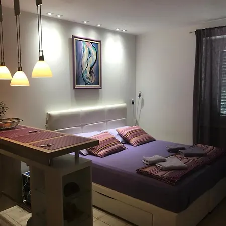 Studio Yess ,split *